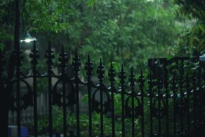 Why Steel Fencing Stands Up to Windy Weather